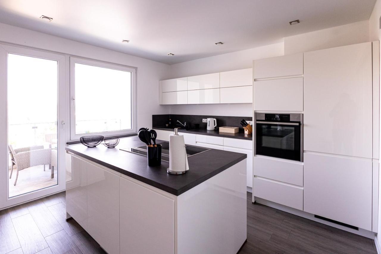 Design Apartment Zentral Fuer 6 In Andernach: Ausblick, Wifi, Kueche Esterno foto