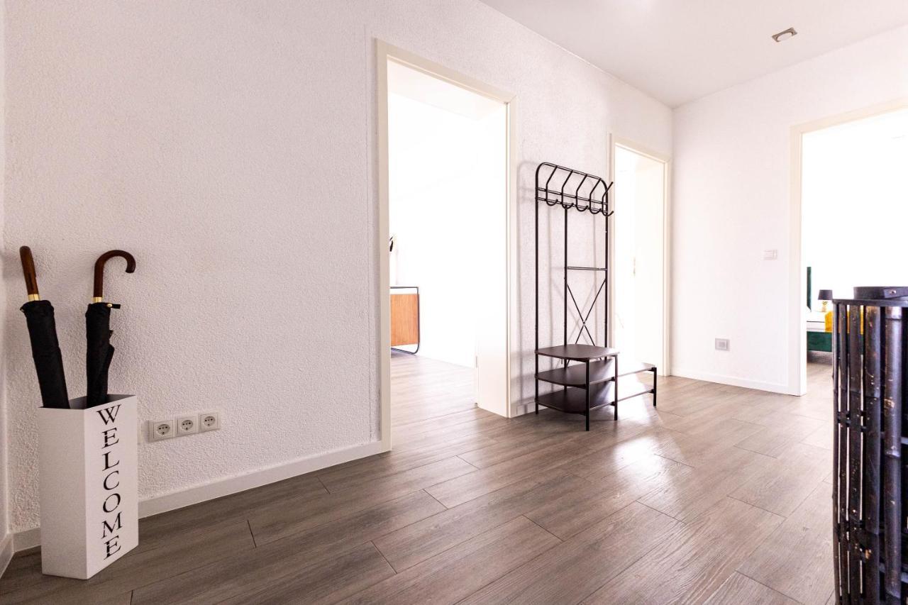 Design Apartment Zentral Fuer 6 In Andernach: Ausblick, Wifi, Kueche Esterno foto