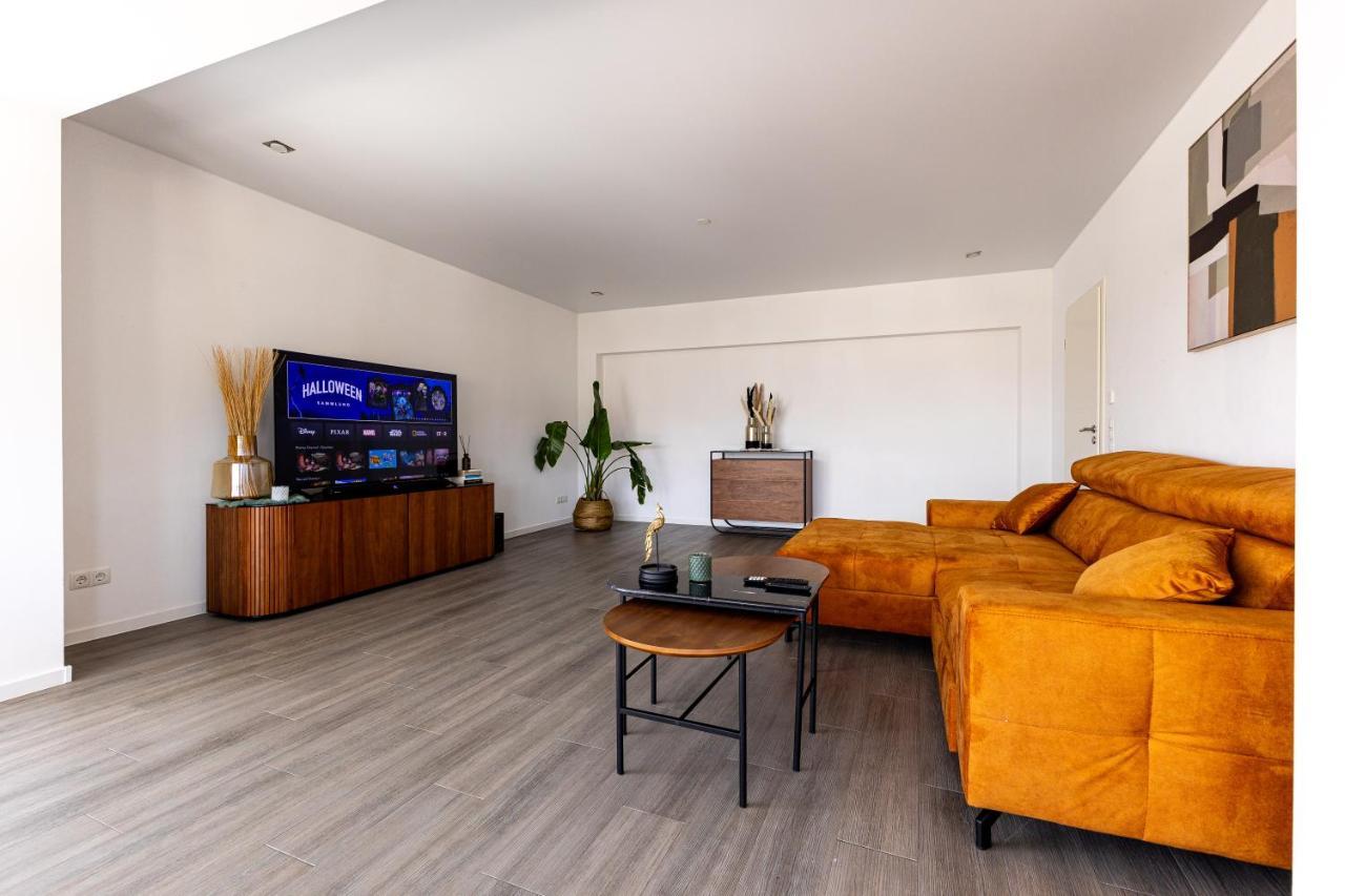 Design Apartment Zentral Fuer 6 In Andernach: Ausblick, Wifi, Kueche Esterno foto