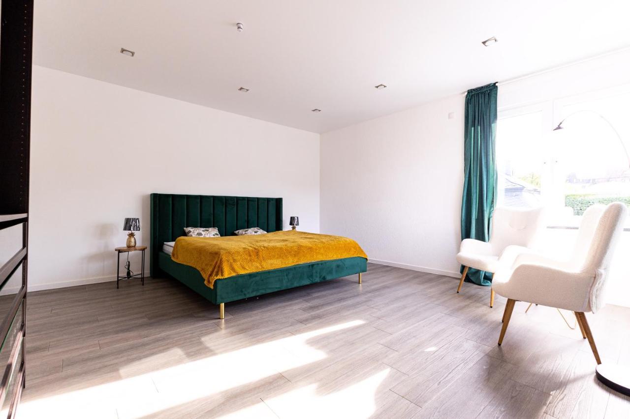 Design Apartment Zentral Fuer 6 In Andernach: Ausblick, Wifi, Kueche Esterno foto