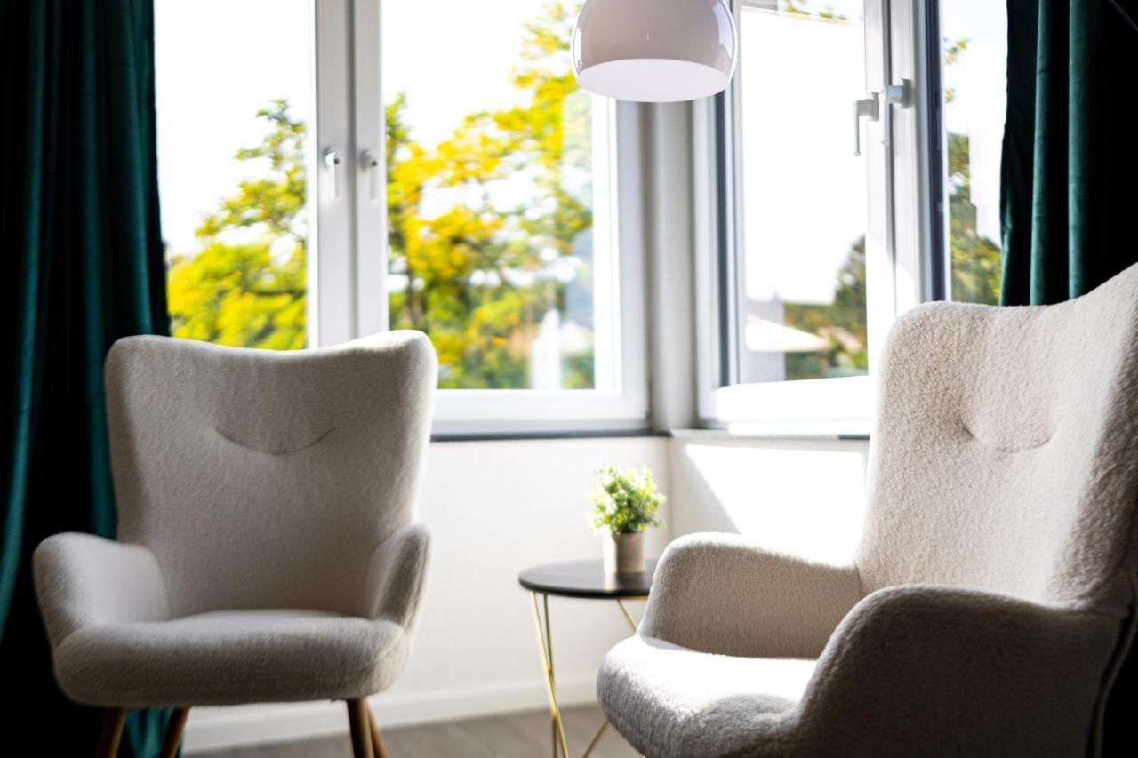 Design Apartment Zentral Fuer 6 In Andernach: Ausblick, Wifi, Kueche Esterno foto