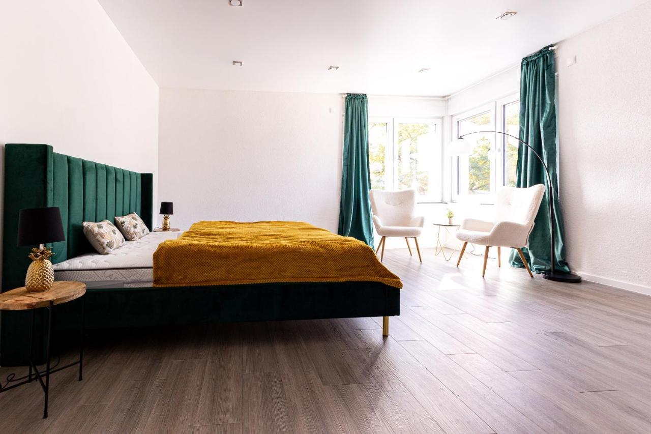 Design Apartment Zentral Fuer 6 In Andernach: Ausblick, Wifi, Kueche Esterno foto